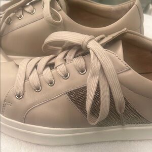 vaneli  Women's Cream Sneakers size 8.5